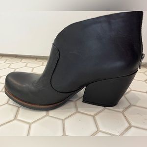 Korks Gemini Booties US9